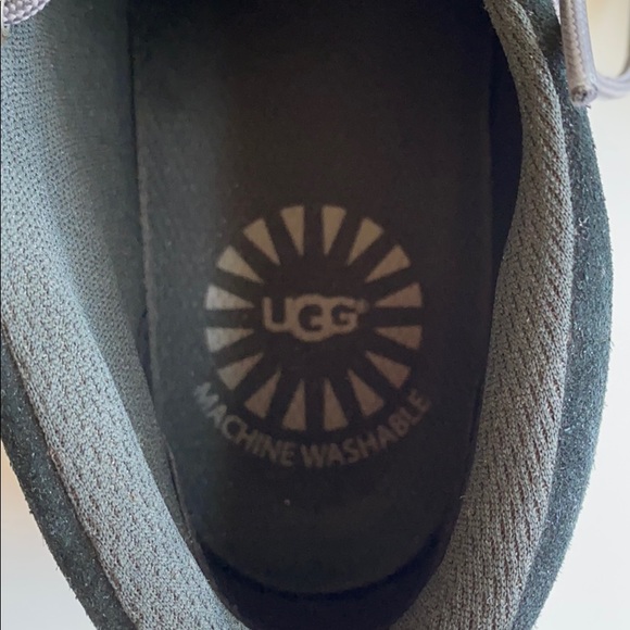 UGG Canoe Suede II Boys Sz 4 (Big Kid) - Picture 9 of 11